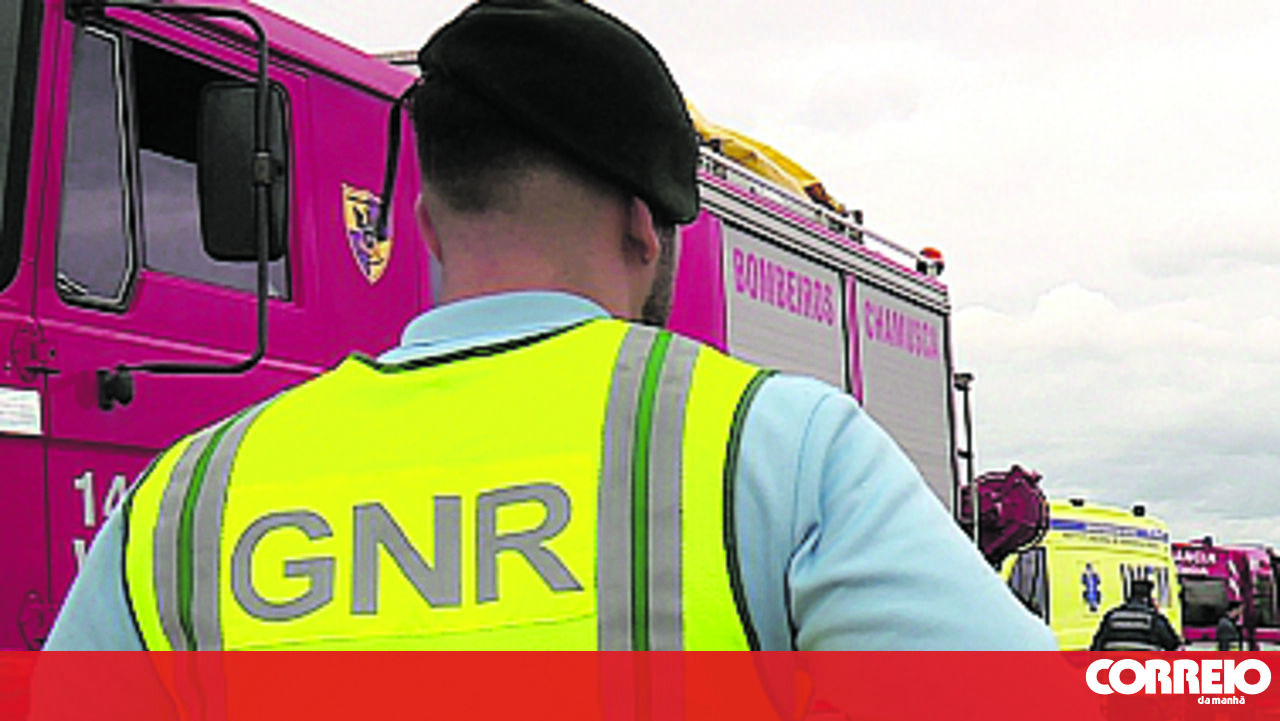 Três pessoas ficaram feridas entre dois carros em A44 de Vila Nova de Gaia – Portugal
