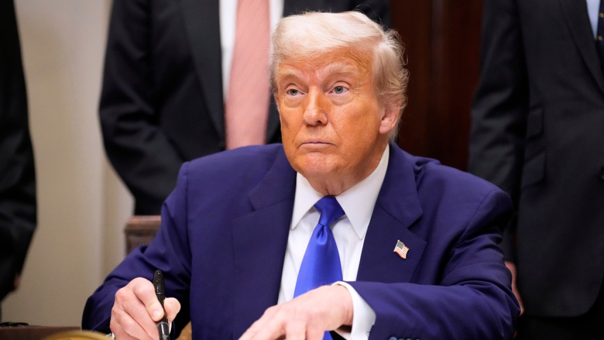 Trump signs executive order to reduce prescription drug prices | Donald Trump News