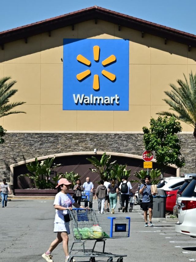 Trump tells Walmart to “eat tariffs” to raise prices after retailers warn