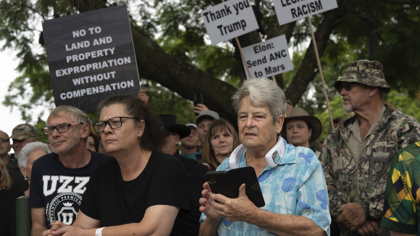 US Government Charter Flying to bring Afrikaans to Us: NPR