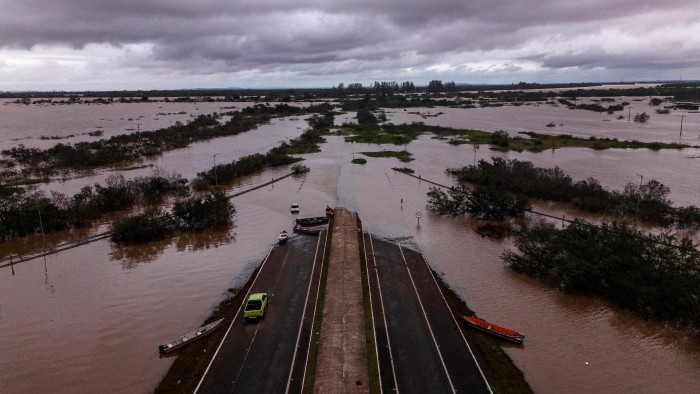 U.S. pushes financial regulators back to climate risk projects