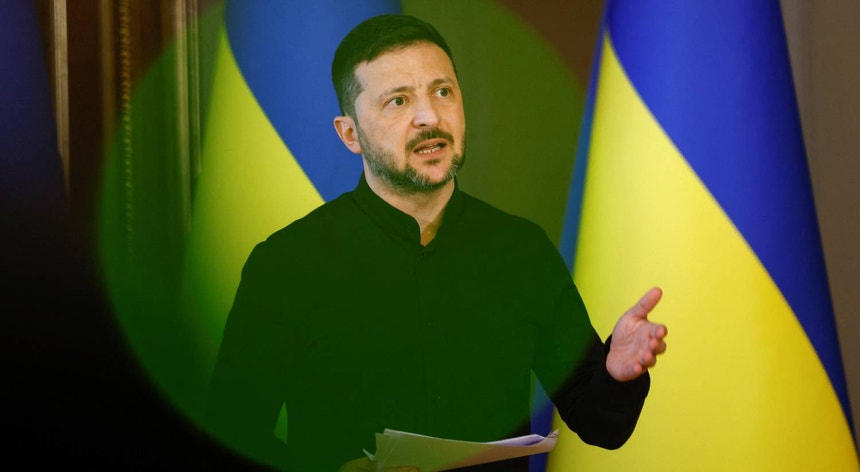 Ucrânia. Zelensky propõe encontro com Trump e Putin