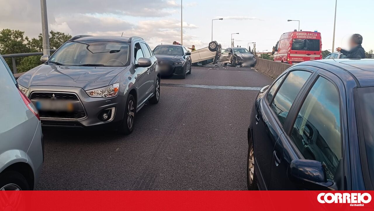 Um ferido em uma colisão com cinco carros em Lisboa – Portugal