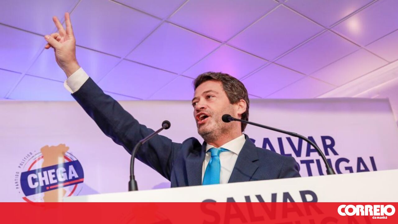 Chegando criticando o PS e o PSD “Mummy Promise” e suas políticas enriquecidas