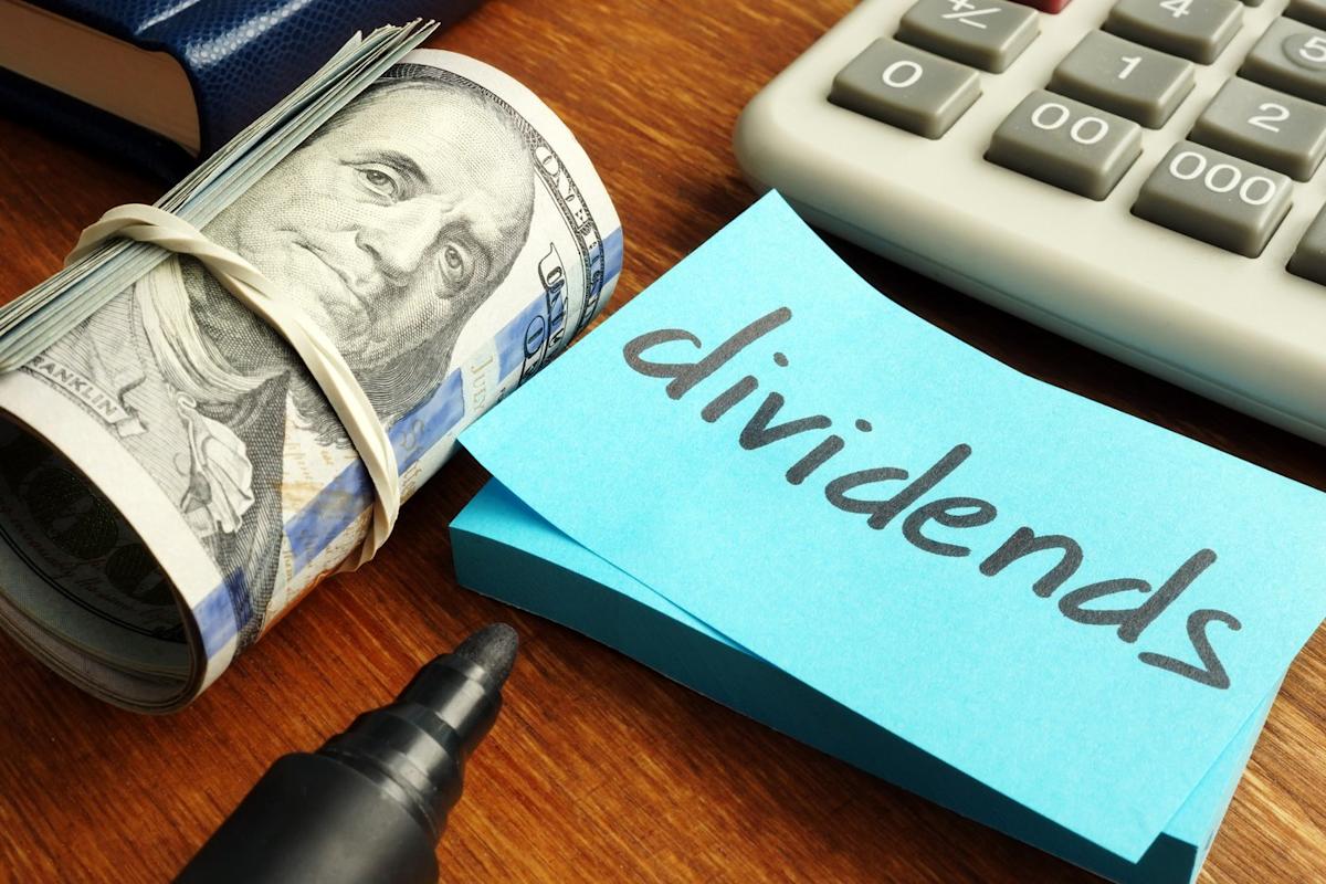 Warren Buffett's highest stock is buying passive income super dividend stocks