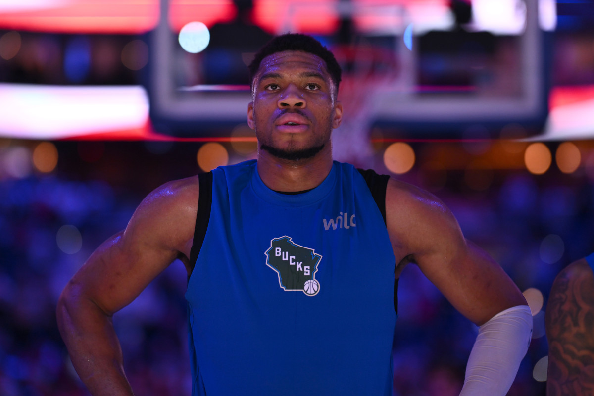 Warriors suggest pursuing $25 million center in free agency