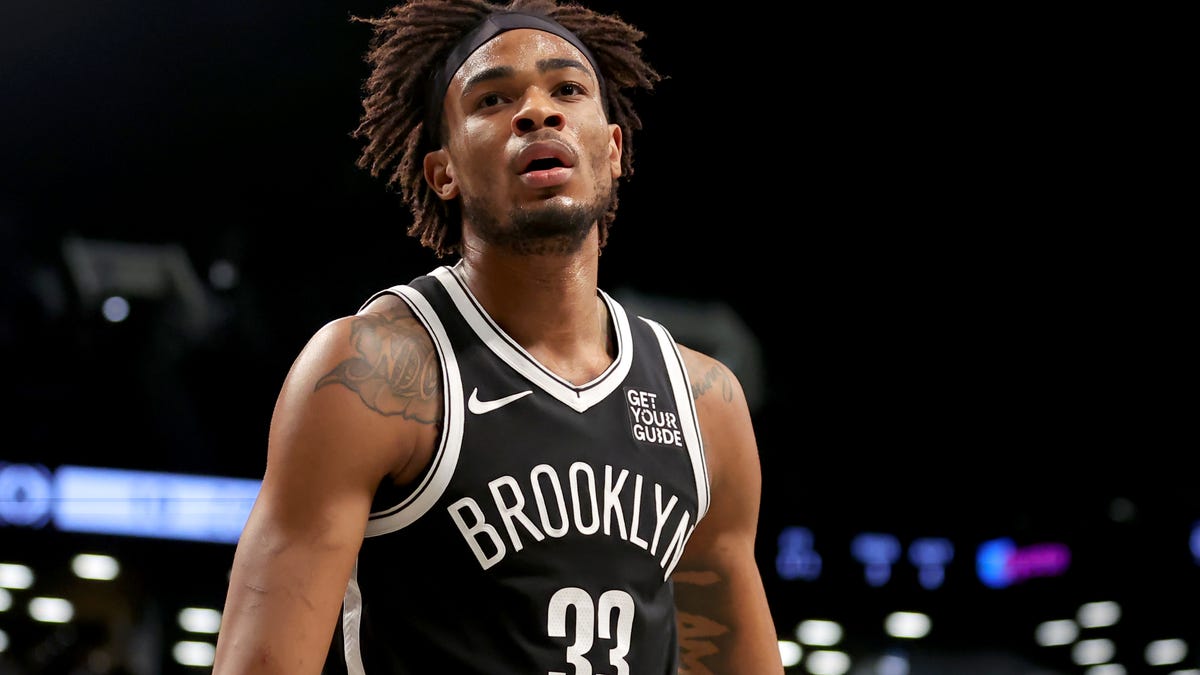 Who signed the Nets' contract in the 2025-26 NBA season?