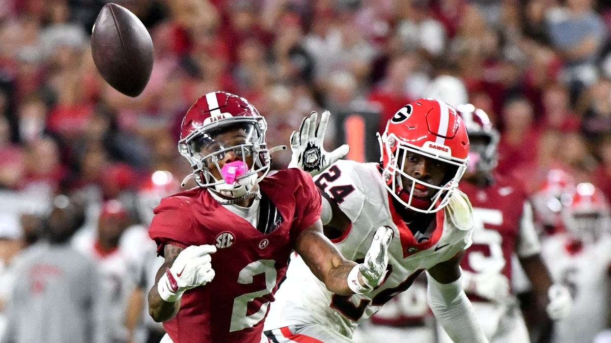Why the SEC may postpone the decision on football schedule in 2026