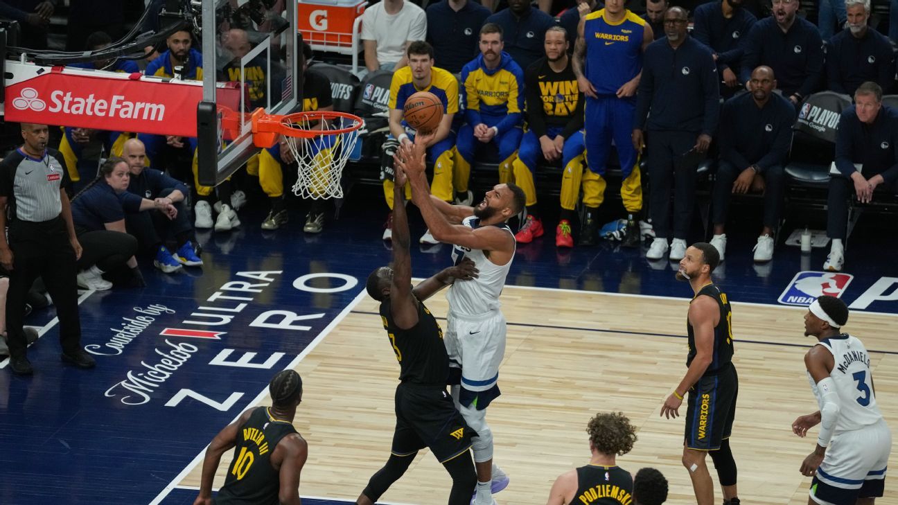 Wolves, Warriors host the ceremony after Game 1