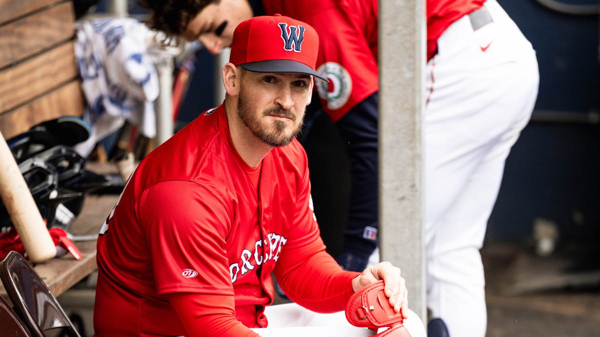 Yasmani Grandal stays with Woosox and has a chance to exit the contract