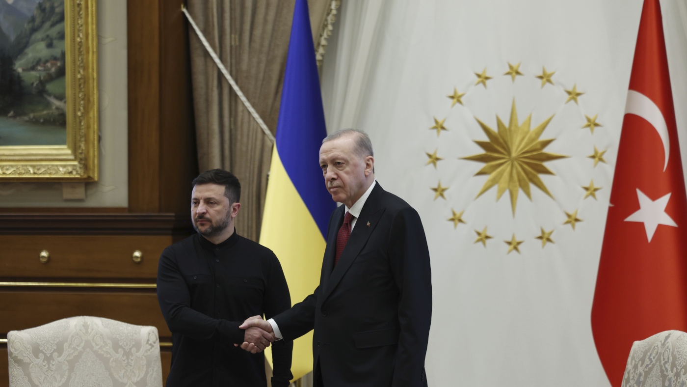 Zelenskyy arrives in Türkiye for Russian talks, without Putin: NPR
