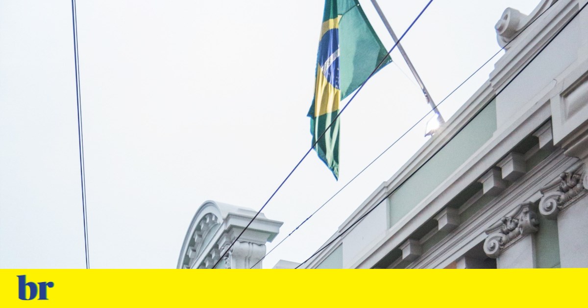 A demanda de serviço no consulado brasileiro em Lisboa aumentou 53% em um mês | Diplomacia
