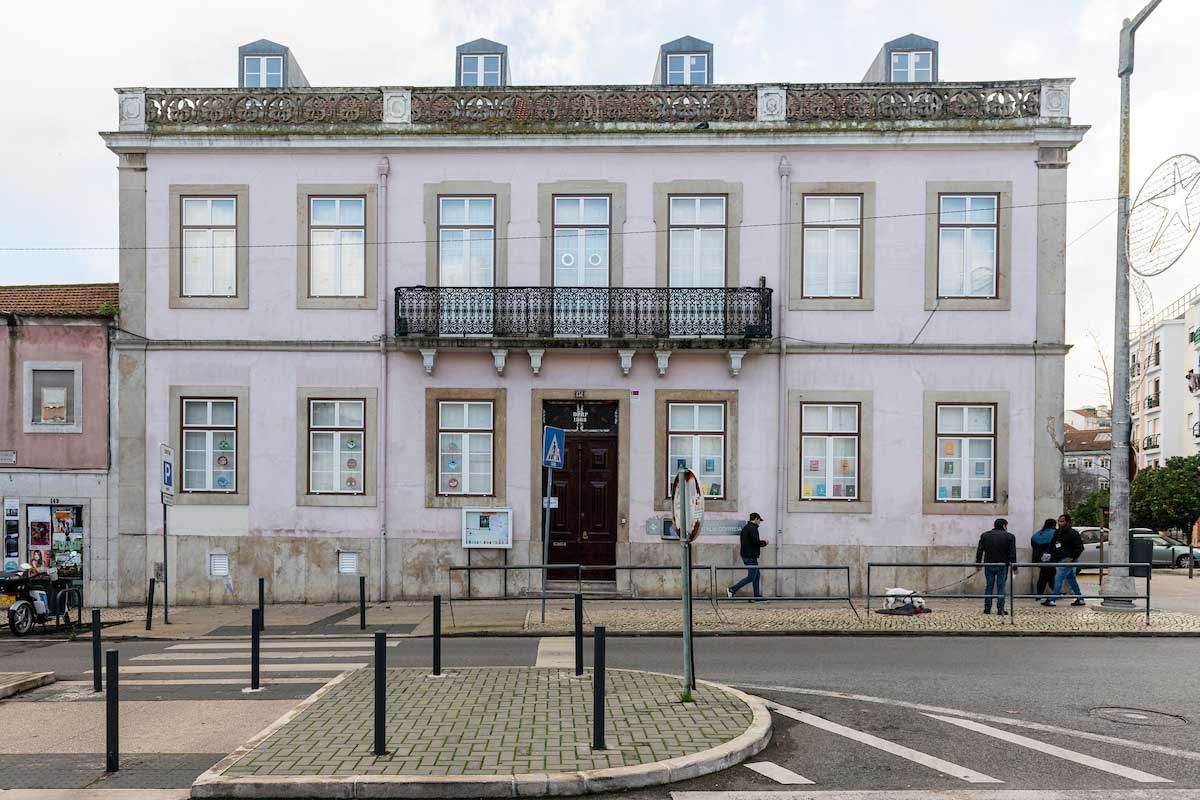 A sala de conferências em Lisboa termina seu trabalho na Escola de Natália Correia até o final do ano
