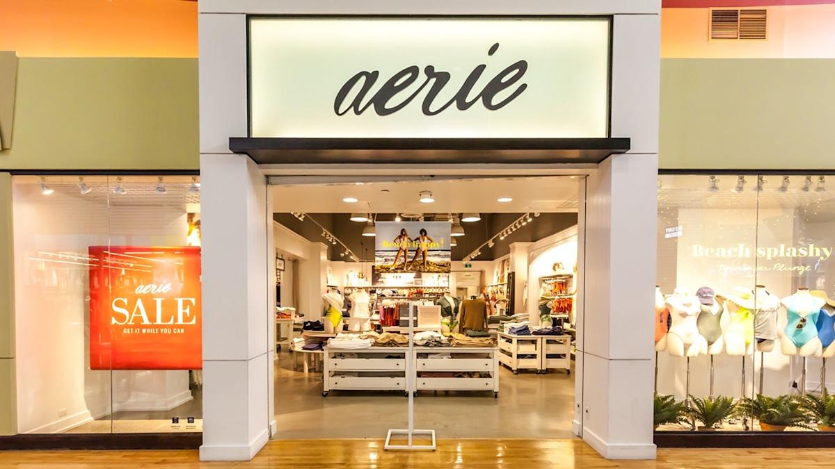 American Eagles costumers fell to first-quarter losses, higher fees and slow demand
