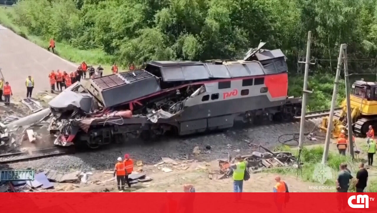 As imagens mostram os destroços causados ​​pelo colapso de uma ponte em um trem russo – vídeo