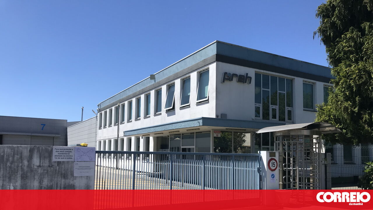 Cerca de 100 trabalhadores aparecem em frente ao PREH do Trofa no Dia da Greve