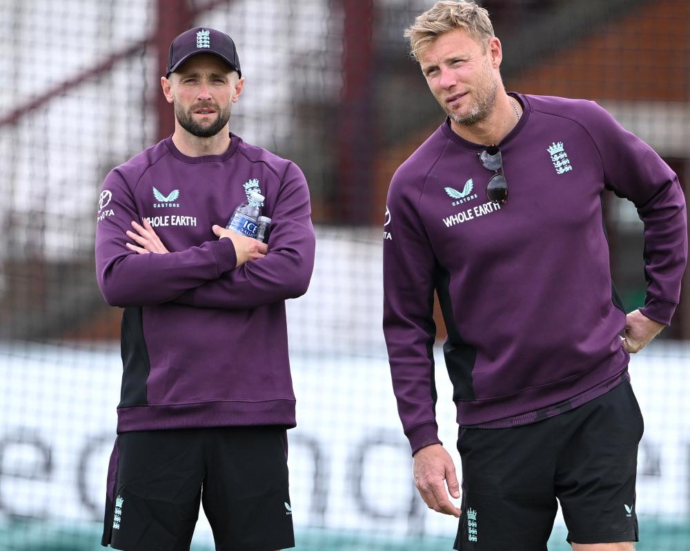 England brings Woakes, Carse and Overton to squad for the first Indian test