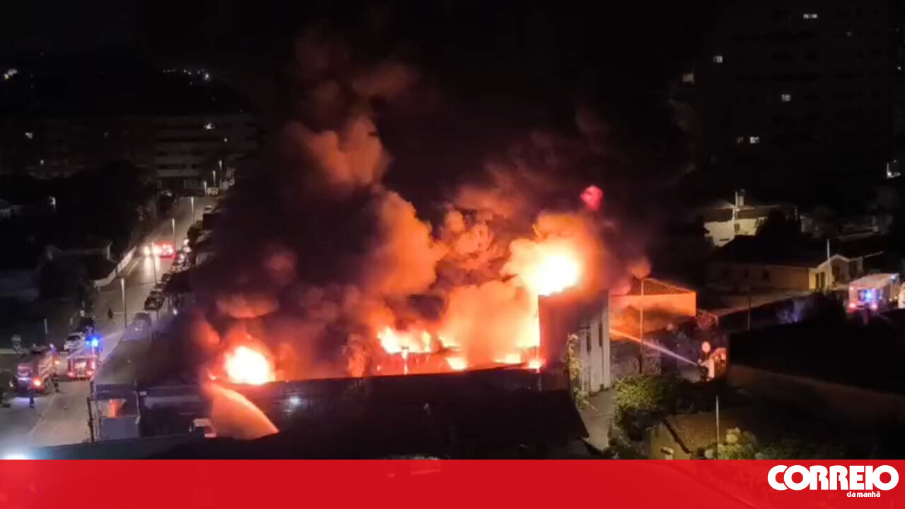 Fire gatilhos na loja de pneus de Trofa – Portugal