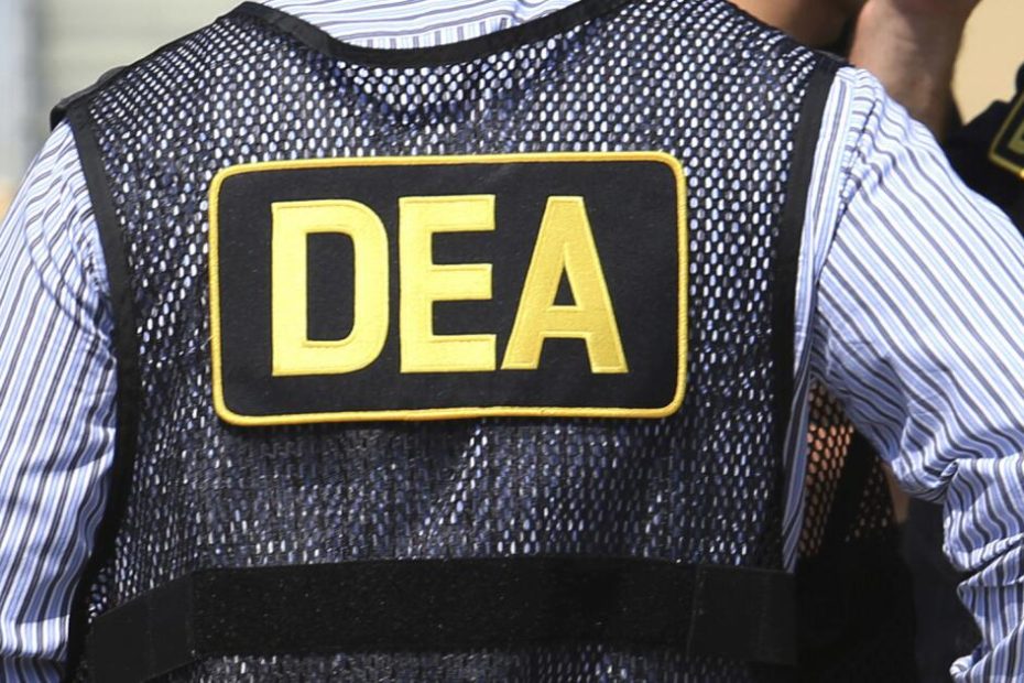 Former DEA agent accused of pointing at colleagues, motorists