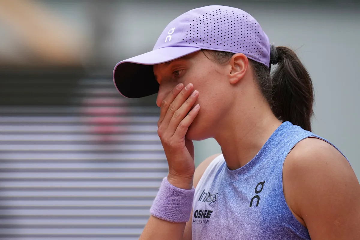 French Open: Iga Swiatek returns to beat Elena Rybakina and bids for a fourth consecutive championship