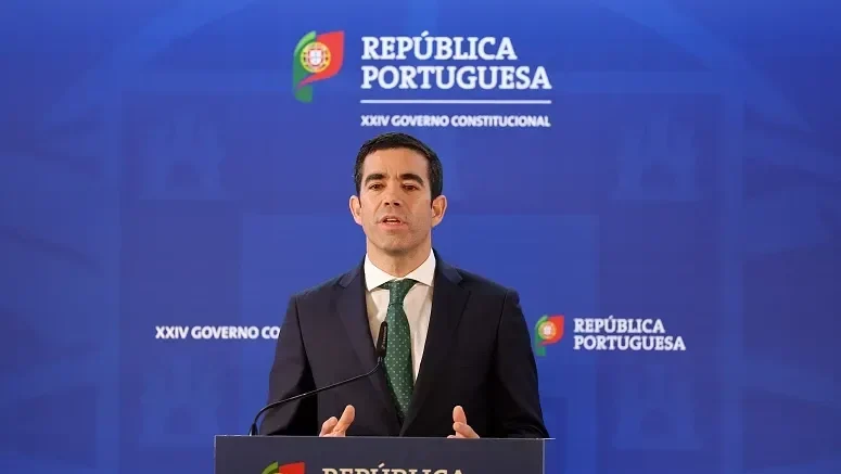Leitão Amaro reconduzindo a face do governo e é responsável pela imigração