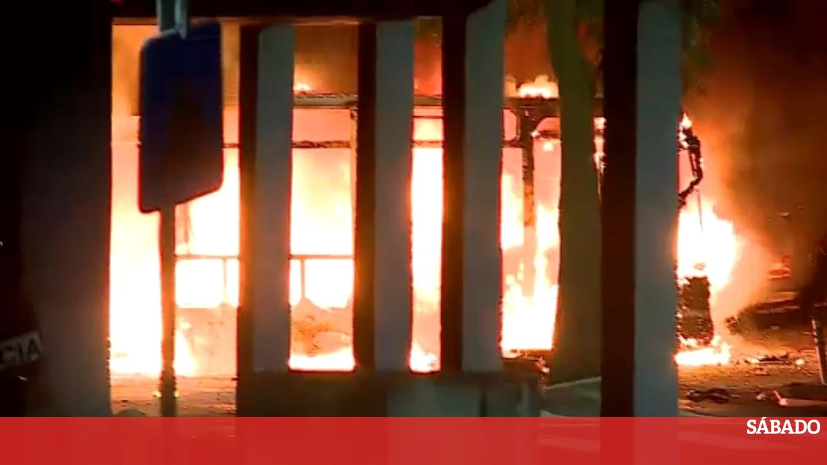 Membros do Congresso exigiram a libertação de suspeitos em ônibus em tumultos após a morte de Odair – Portugal