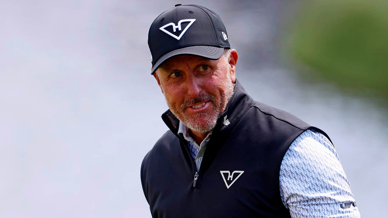 Mexico's sewage crisis: Phil Mickelson
