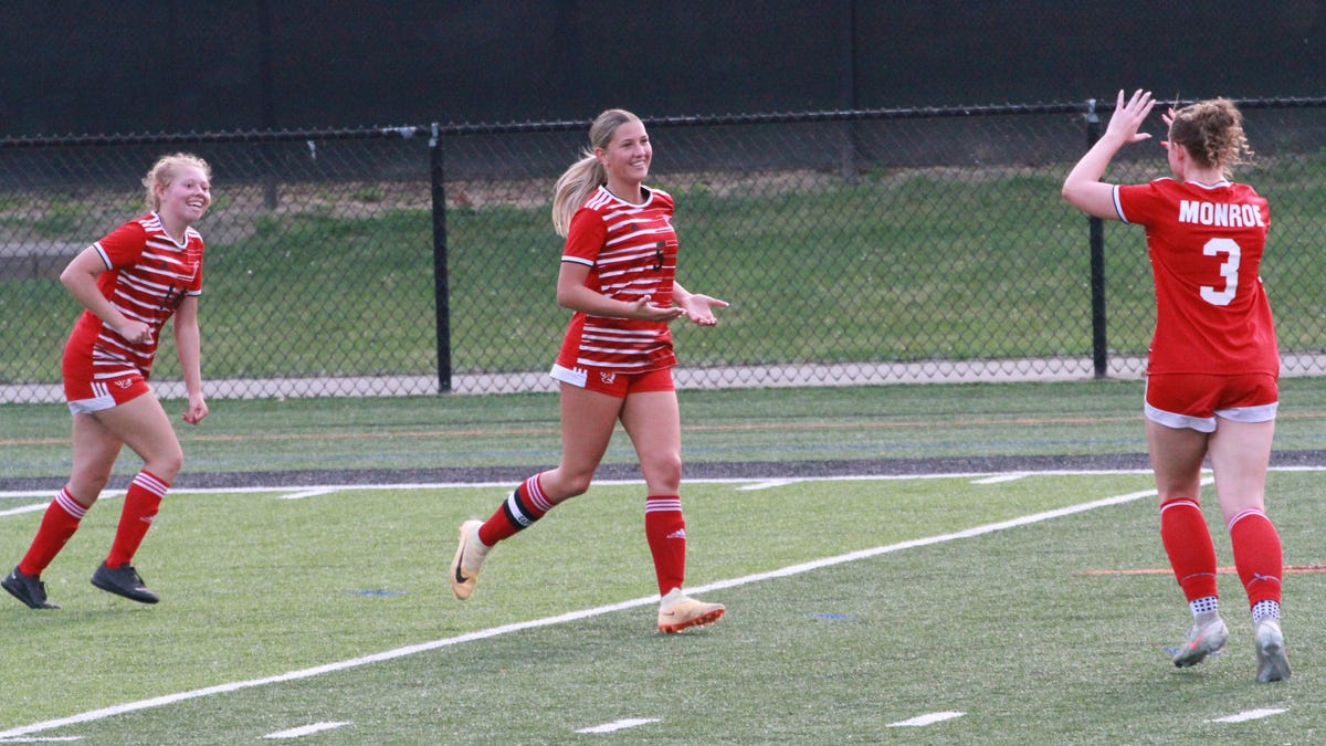 Monroe's Girls Football Leaves School's First Regional Game