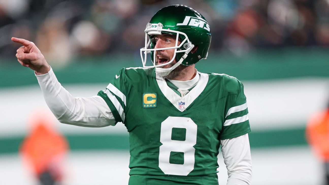 NFL free agent score: QB Aaron Rodgers and Steelers logos