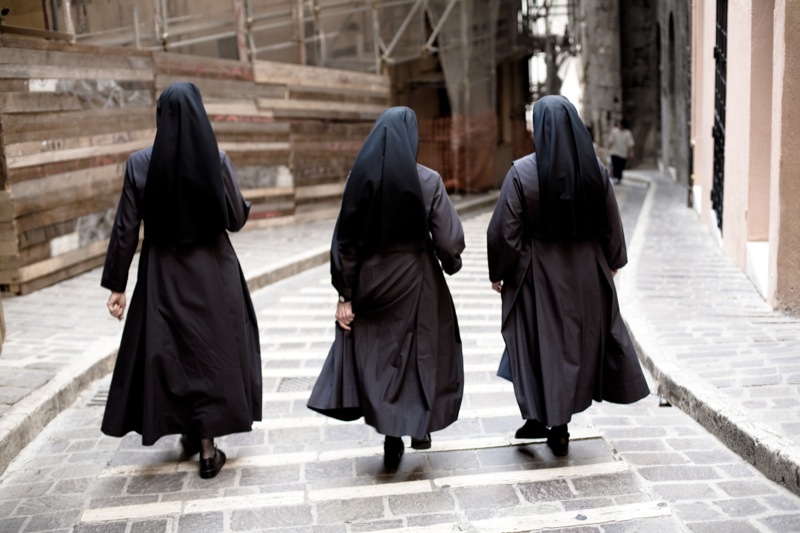 Quando as freiras a urina produz dezenas de bebês (abençoado pelo Papa Pio XII)