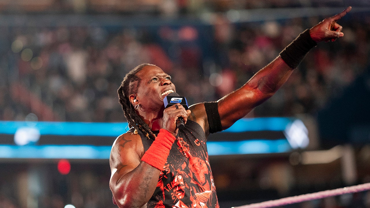 R-Truth announces WWE leaving, triggering social media reaction