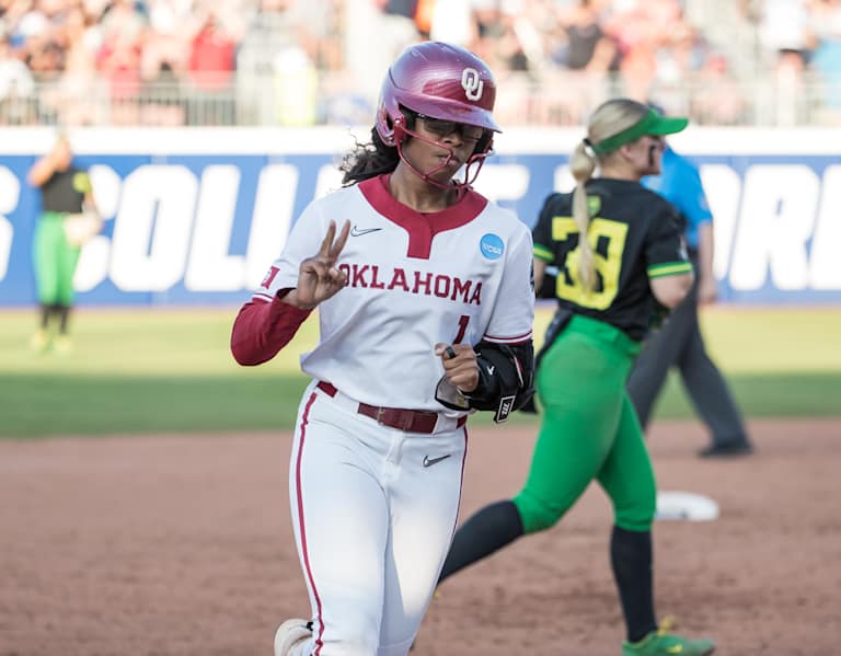 Sanders, Emerling offers with Oregon to keep OU hopes in WCWS