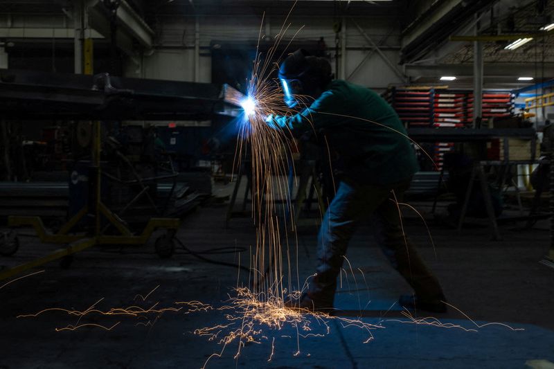 Tariff depression pressures U.S. manufacturing industry; delivery time extends