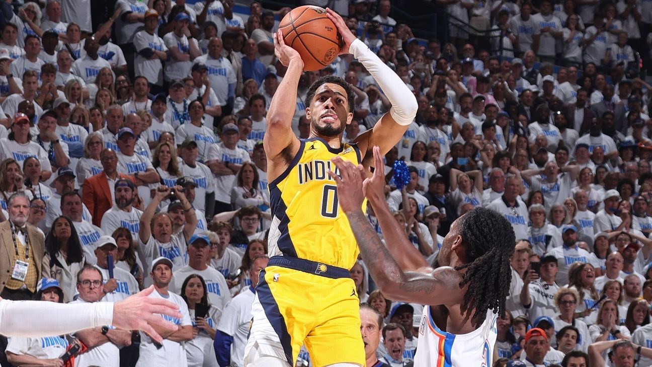 The Walker at the last second of Tyrese Haliburton