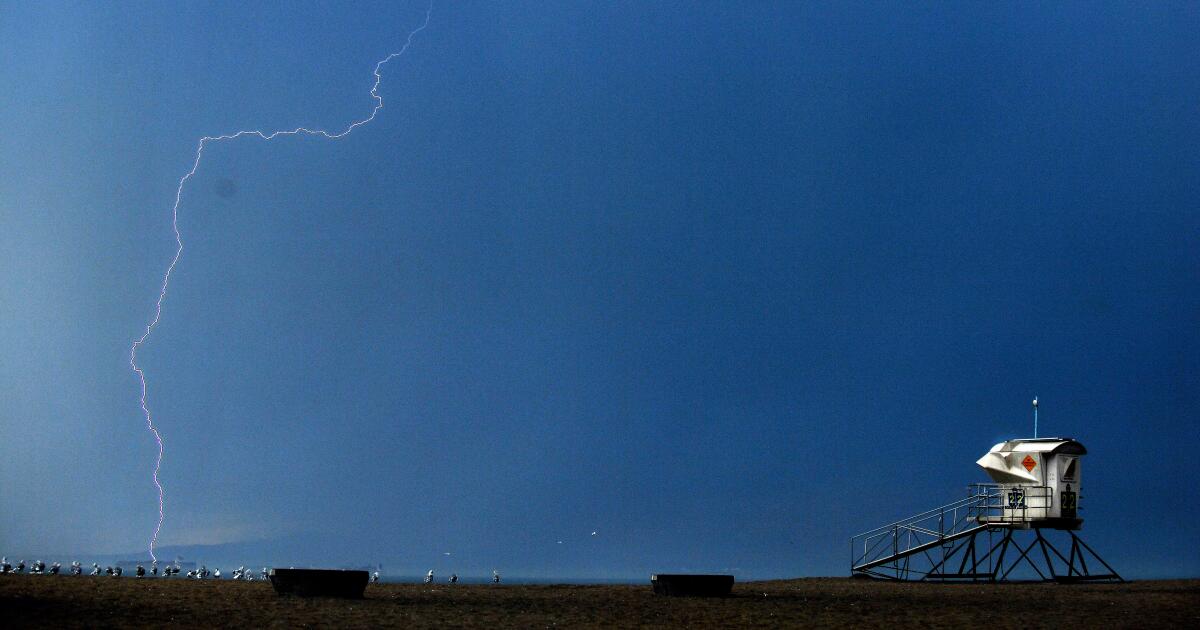 Thunderstorms sweep through SoCal, bringing dangerous dry lightning